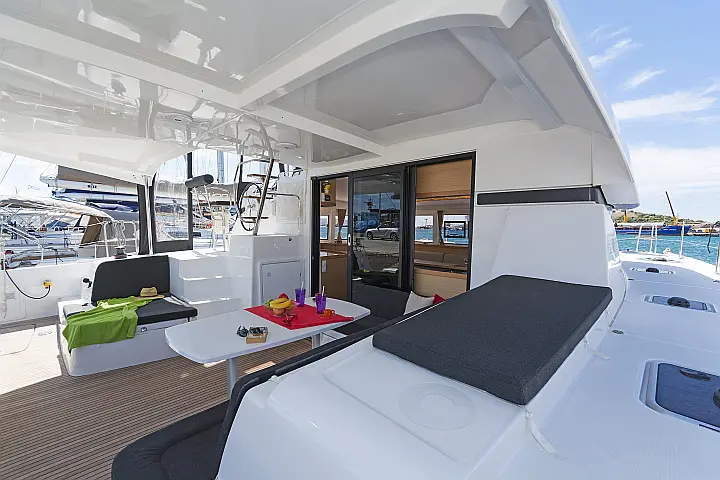 Lagoon 42 A/C & GEN & WM - 
