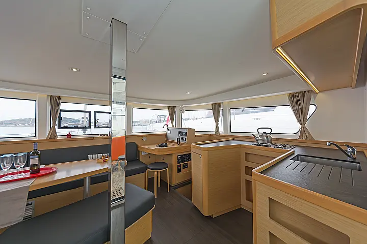 Lagoon 42 A/C & GEN & WM - 