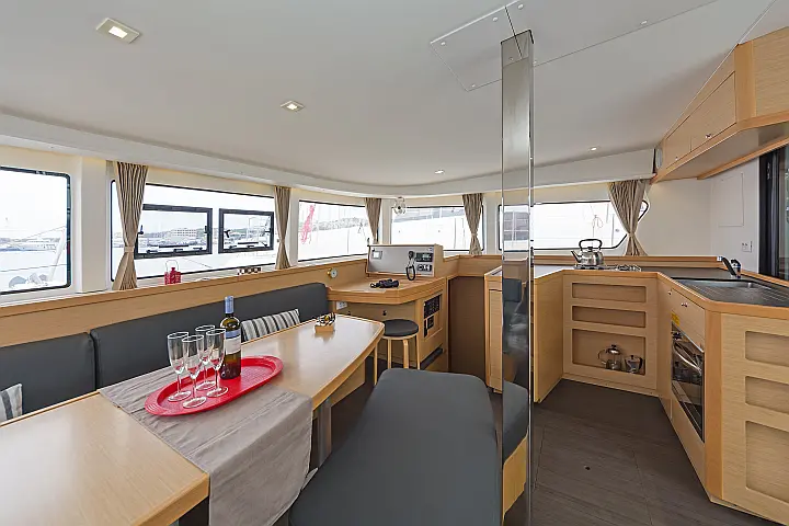Lagoon 42 A/C & GEN & WM - 