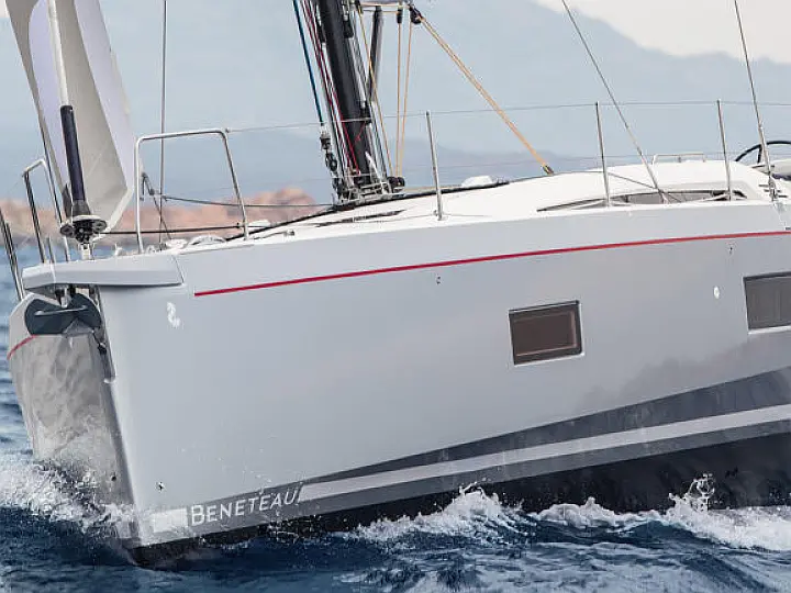 Oceanis 51.1 - External image