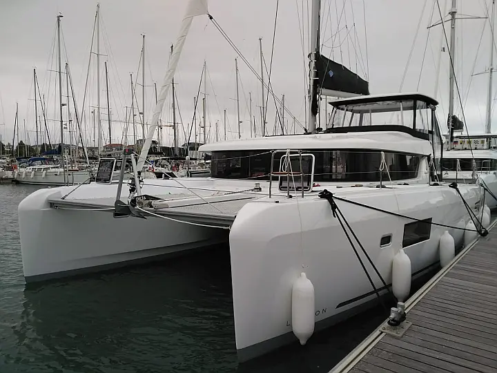 Lagoon 42 Premium A/C - External image