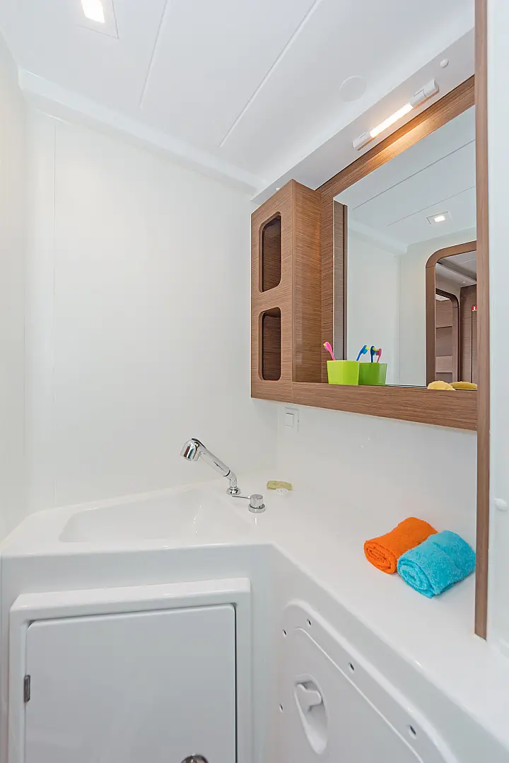Lagoon 42 A/C & GEN - 