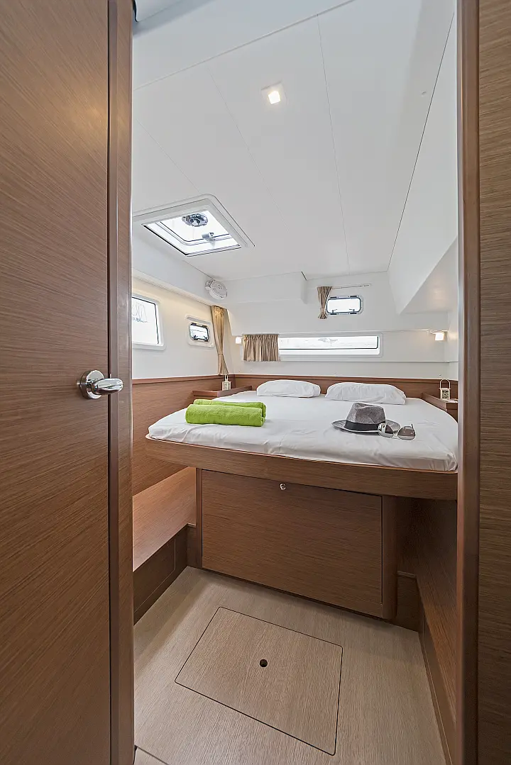 Lagoon 42 A/C & GEN - 
