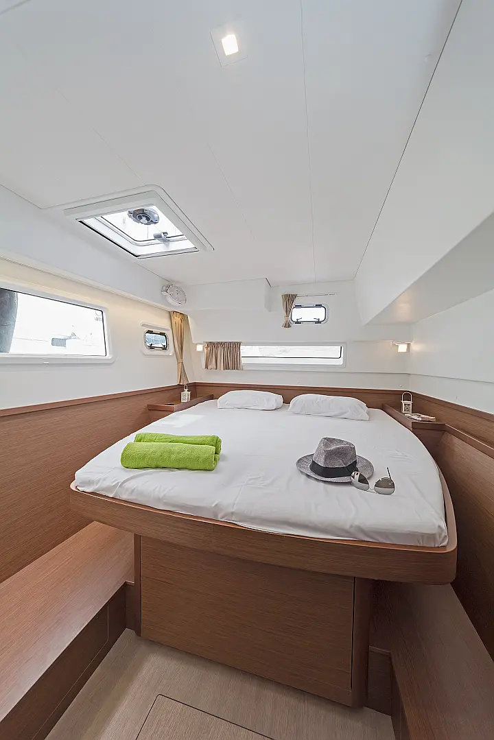 Lagoon 42 A/C & GEN - 