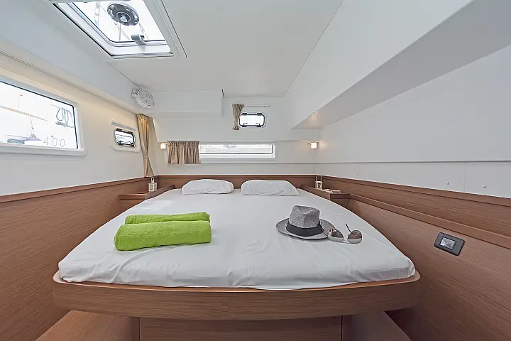 Lagoon 42 A/C & GEN - 