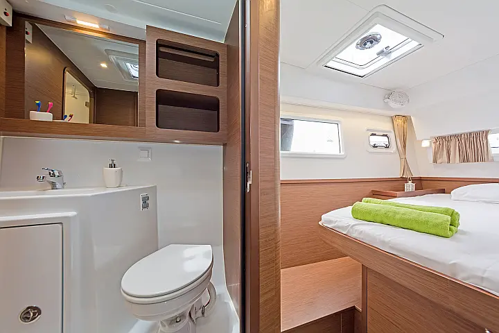 Lagoon 42 A/C & GEN - 