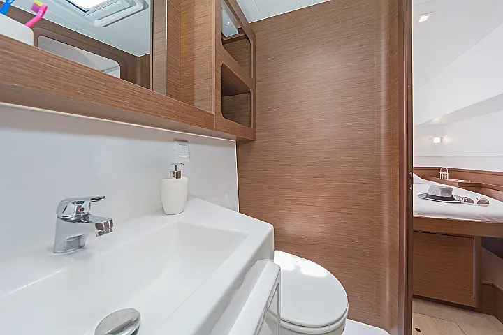 Lagoon 42 A/C & GEN - 
