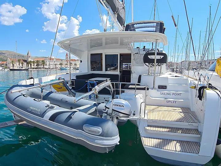 Lagoon 40 - External image