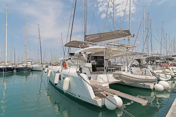 Lagoon 42 A/C & GEN - 
