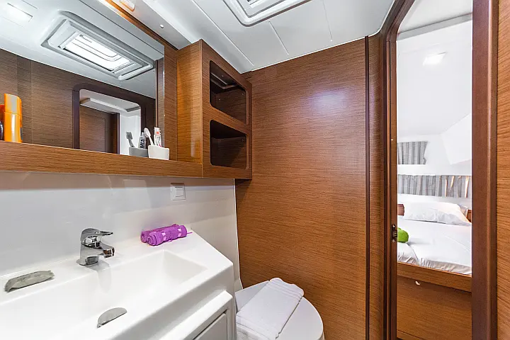 Lagoon 42 A/C & GEN - 