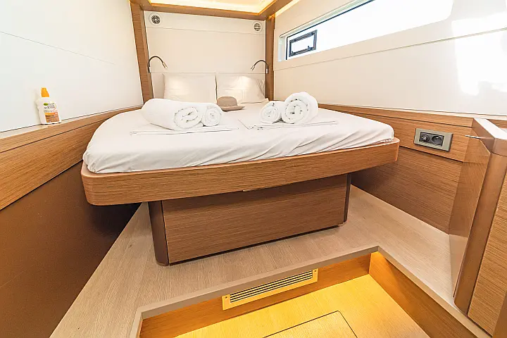 Lagoon 46 A/C & GEN & WM - 