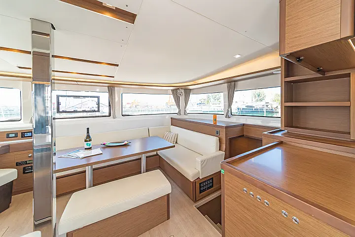 Lagoon 46 A/C & GEN & WM - 