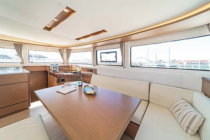 Lagoon 46 A/C & GEN & WM - 