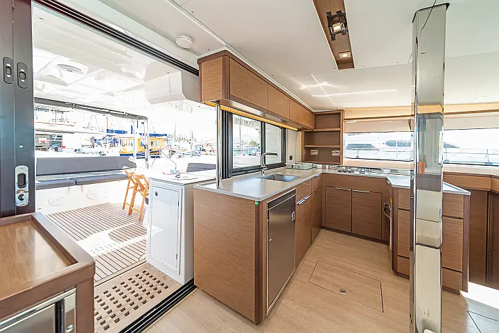 Lagoon 46 A/C & GEN & WM - 