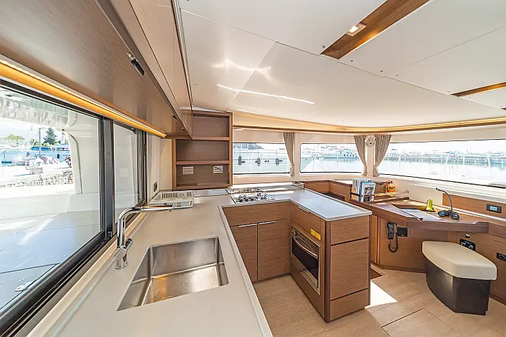 Lagoon 46 A/C & GEN & WM - 
