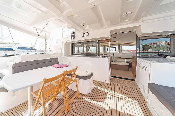 Lagoon 46 A/C & GEN & WM - 