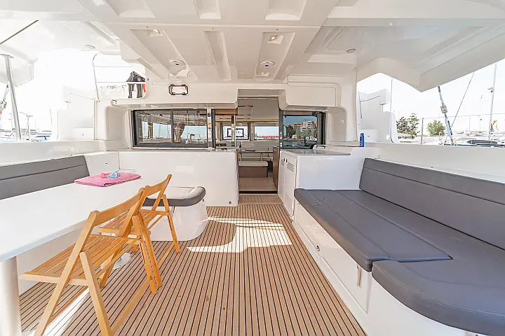 Lagoon 46 A/C & GEN & WM - 
