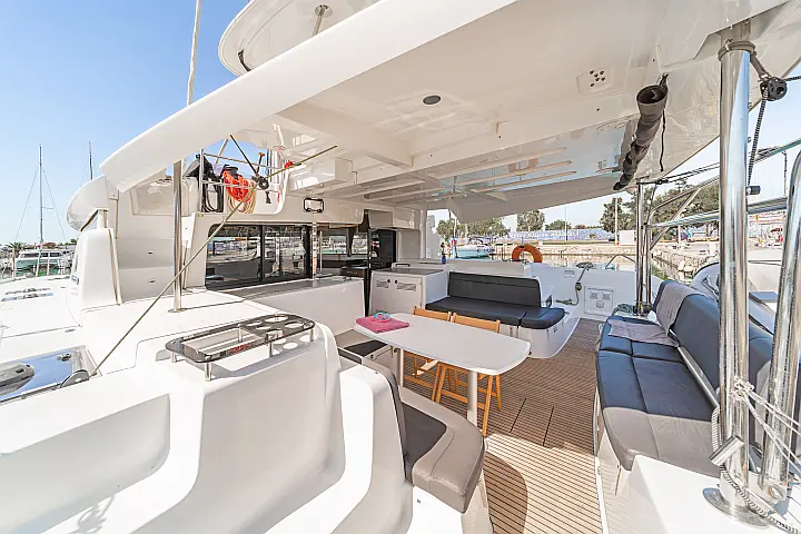Lagoon 46 A/C & GEN & WM - 