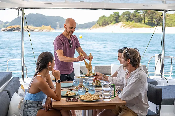 Lagoon 43 owner's version - 