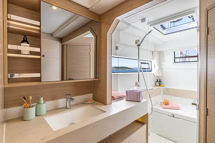 Lagoon 43 owner's version - 