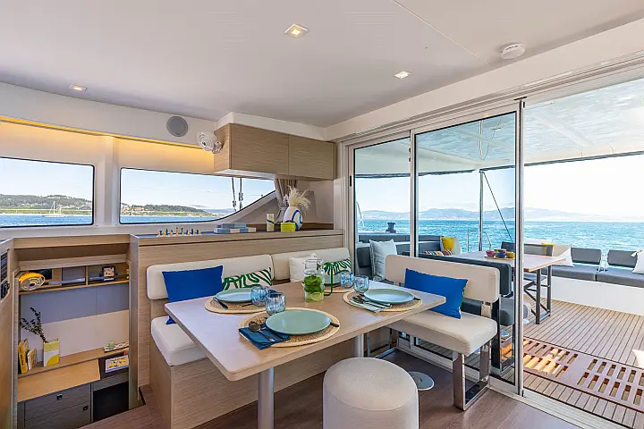 Lagoon 43 owner's version - 
