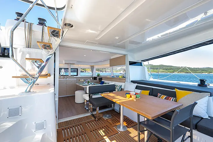 Lagoon 43 owner's version - 