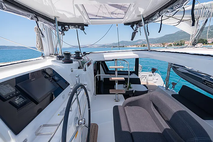Lagoon 42 Owner version - 
