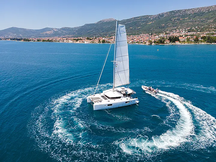 Lagoon 42 Owner version - 