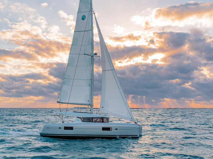 Lagoon 42 - External image
