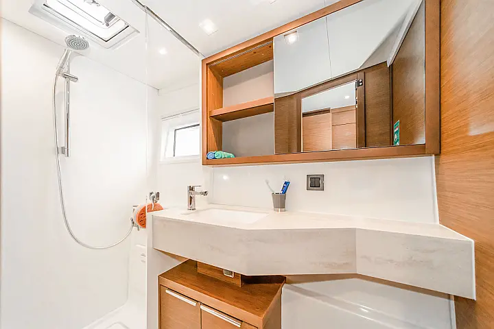 Lagoon 46 A/C & GEN & WM - 