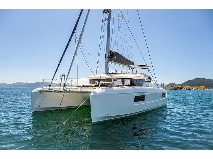 Lagoon 43 owner's version - External image