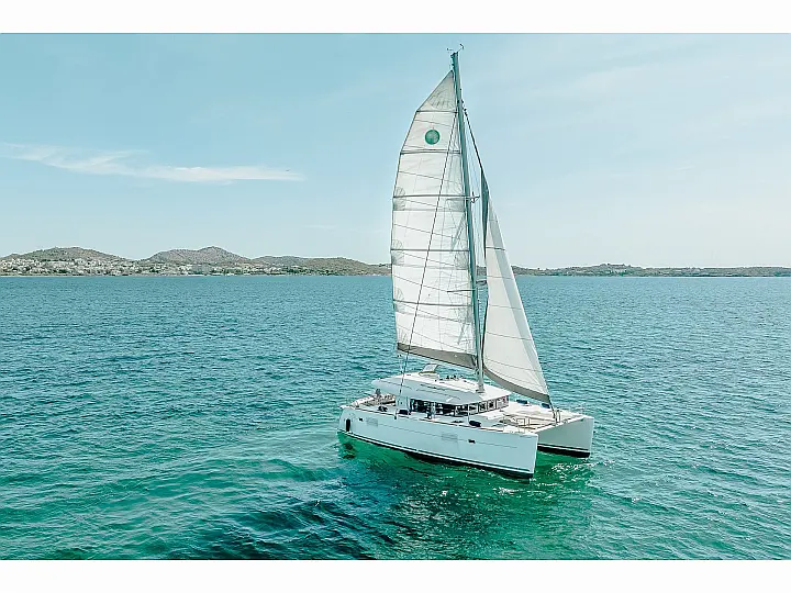 Lagoon 400 S2 - External image