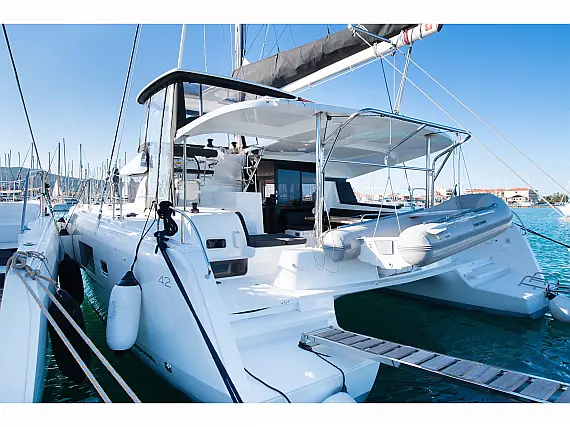Lagoon 42