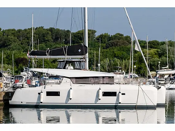 Lagoon 42