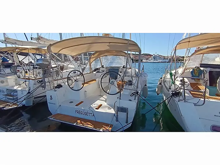 Oceanis 30.1 - External image