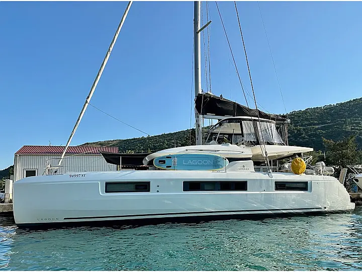 Lagoon 50 - External image