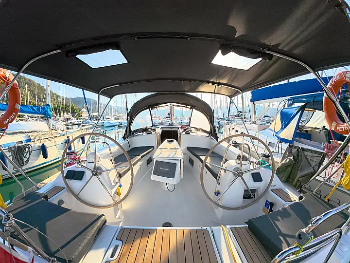 Beneteau 43 - External image