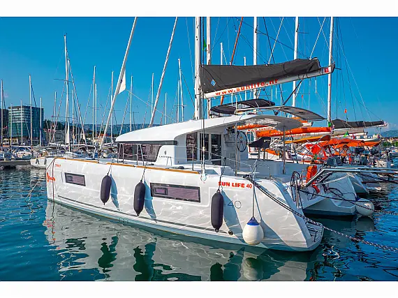 Lagoon 40