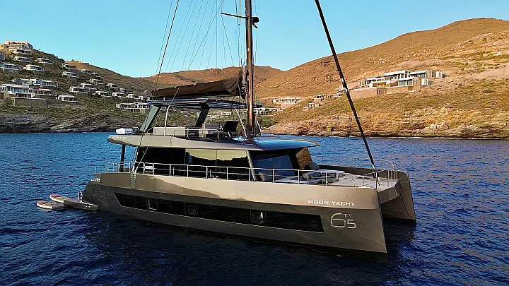 Moon Yacht 65 - 