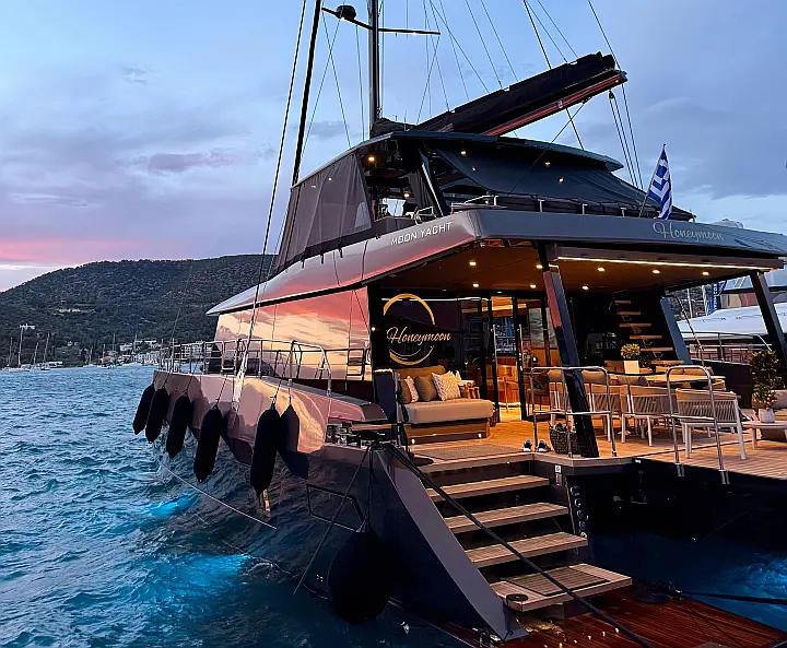 Moon Yacht 65 - 