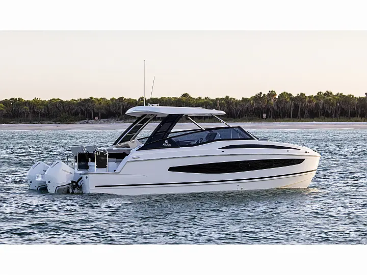 Aquila 32 Sport - External image