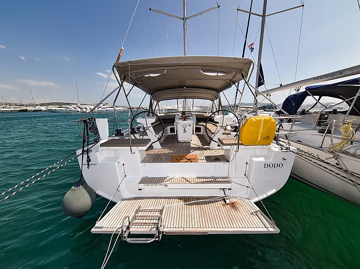 Oceanis 51.1 - External image