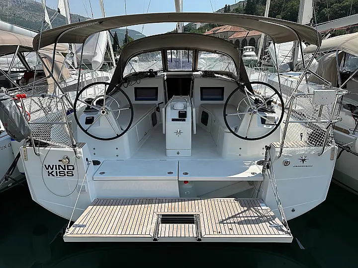 Sun Odyssey 410 - External image