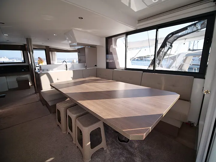 Bali 4.8 (5+2 cab) - salon dining table