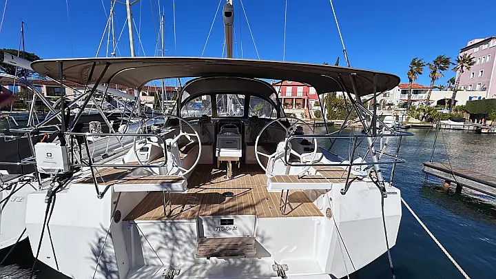 Bavaria C42 - 