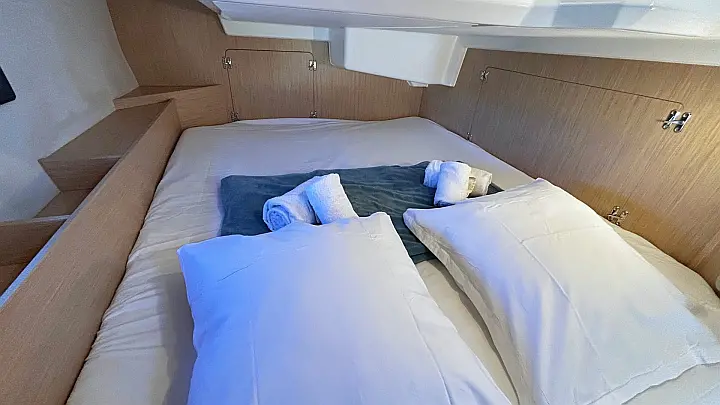 Bavaria C42 - 