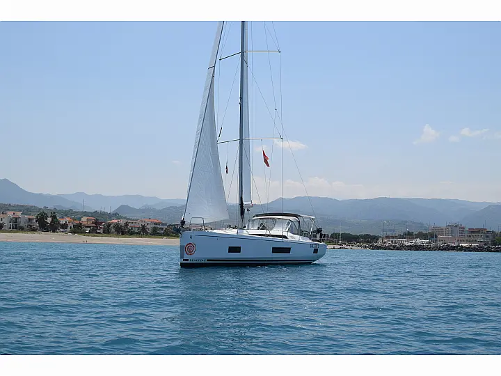 Oceanis 46.1  5 cabins - External image