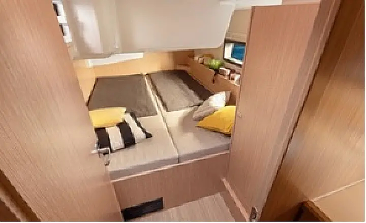 Bavaria C42 - 