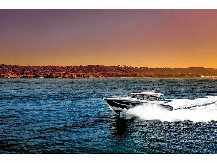 Prestige 420 S - External image