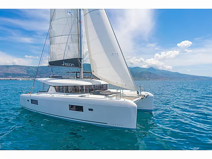 Lagoon 42 A/C & GEN & WM - External image